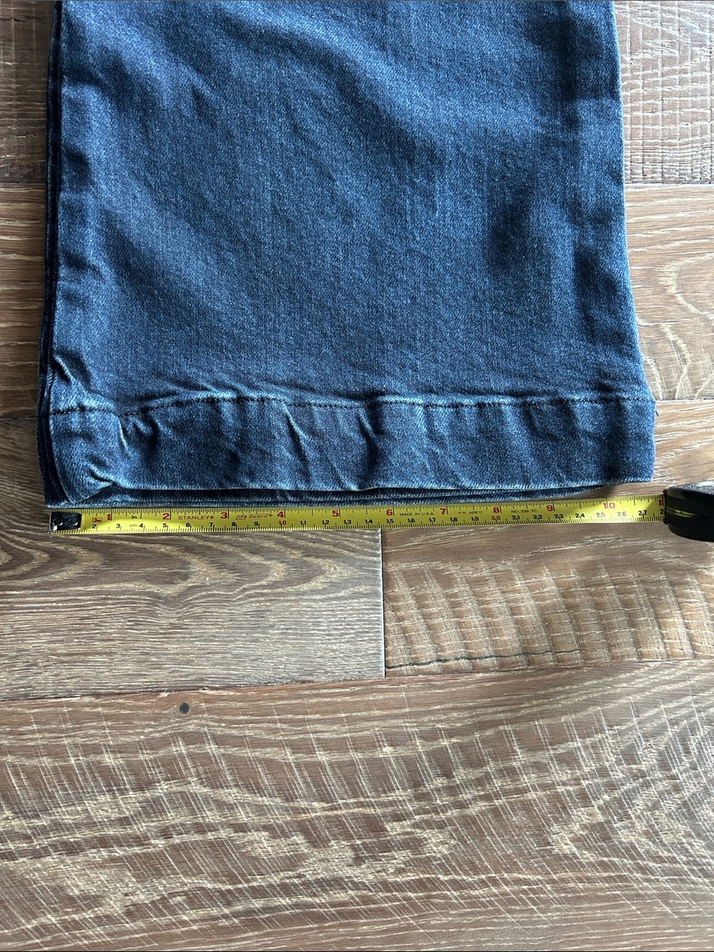 Good American Good Leg Flare Jeans - Picture 7 of 8